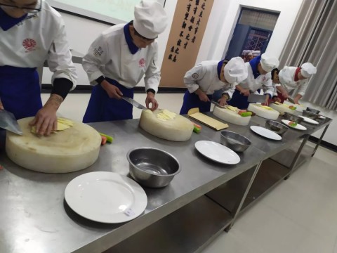 賽臺看刀功！陜西旅游烹飪職業學院舉行烹調工藝與營養專業基本功比賽