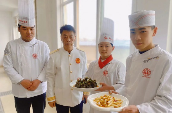 大師進(jìn)校園 | 傾情傳授烹飪技藝，助力學(xué)子成才路