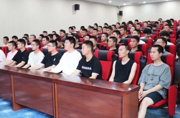 學院舉行大學生應征入伍直招軍士政策解讀宣講會