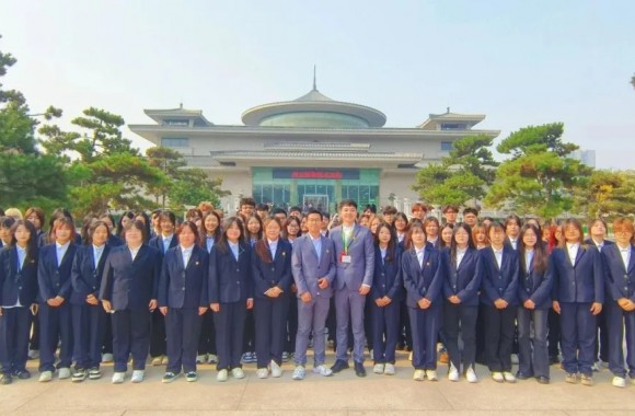 實地探秘歷史 模擬導游展風采 | 航空旅游管理學院2024級旅游管理專業(yè)師生深入西安博物院（小雁塔）景區(qū)開展實踐教學活動