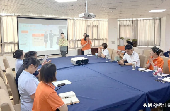 陜西旅游烹飪職業學院赴咸陽不老幫智慧養老中心開展禮儀培訓