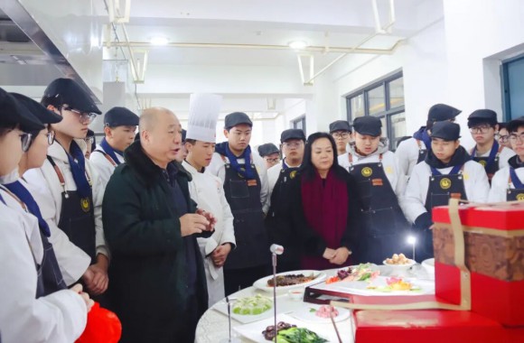 駿馬踏春來，年飯傳技啟新程｜烹飪藝術學院25級學生新春宴席制作活動紀實